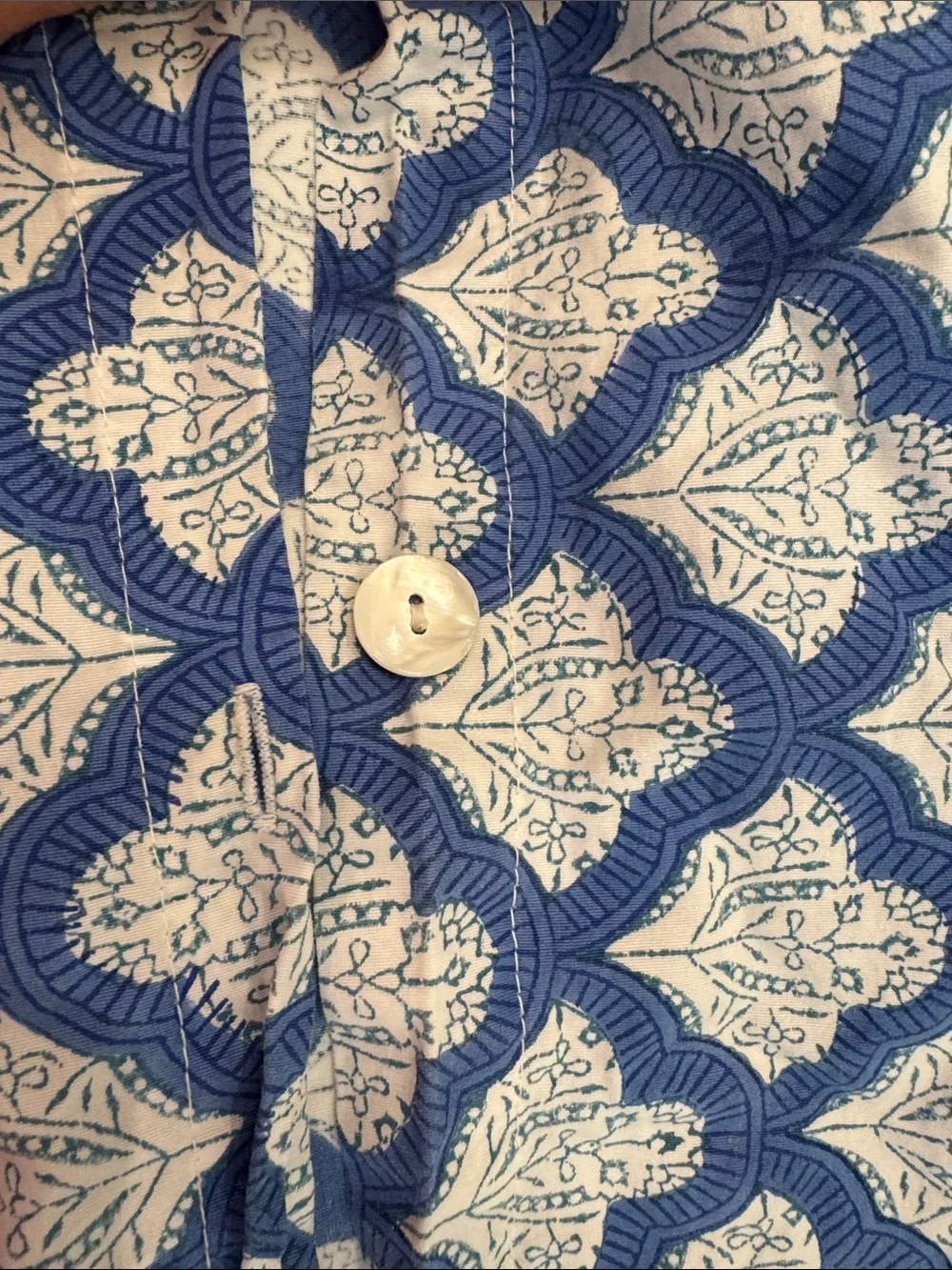 Roller Rabbit Blue and White Floral Scallop Fabric twin duvet cover. excellent!